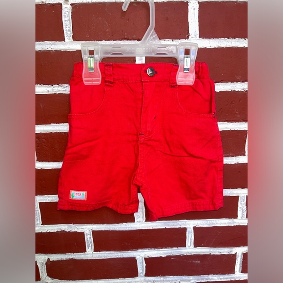 Gagou Tagou | red shorts with adjustable elastic waist | size 2T - Picture 1 of 4